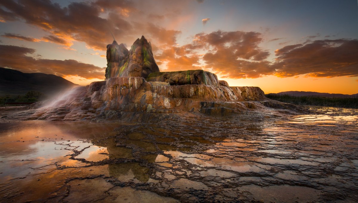 The Fly Ranch Geyser is one of the weirdest things on earth.

It started when locals drilled a well in 1916. A geothermal power company then dug a test well at the location in 1964, which led to the accidental creation of the main geyser.

#flyranch #flyranchgeyser #nevada