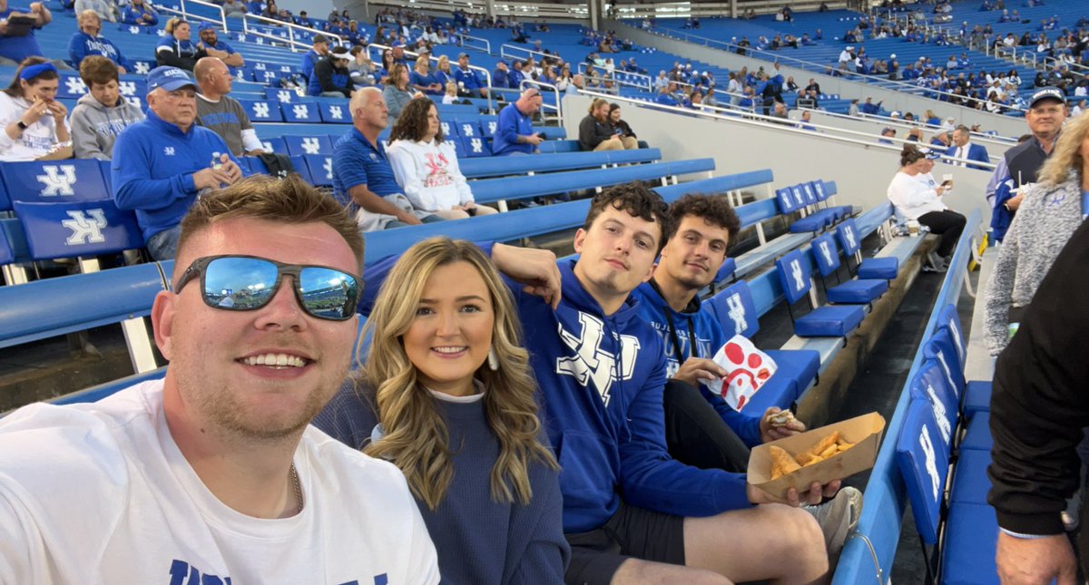 ChloeSturgill2's tweet photo. #weareUK https://t.co/VFUuVxQ0Y6