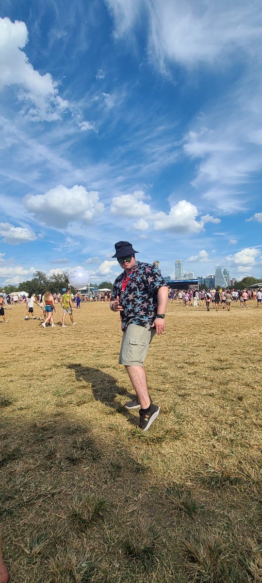 GHawkTHEHawk's tweet photo. Why are there so few cargo shorts at acl? https://t.co/YNlttRcmCH