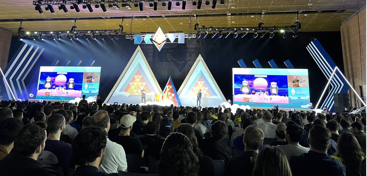 defidave's tweet photo. Devcon Observations 👀

A  T H R E A D https://t.co/gAbxOkZ3rT