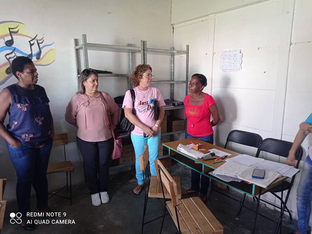 BpaPinar's tweet photo. Visita de trabajo a las oficinas de trámites de #PinardelRío por parte de @marta_wilson Ministra Presidenta del @BancoCentralCub para chequear el trabajo de las mismas, la acompaña Tania Fito Presidenta de @CubaBPA y @NiurkaCoste directora de @bpa_rio #FuerzaPinar #PinarRenace https://t.co/kIaRnRrdP3
