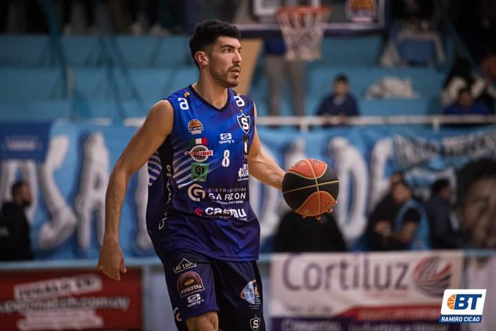 TeamRocaAgency's tweet photo. NICOLAS VILLAFAN #️⃣6️⃣ buena actuación en la gran victoria en alargue entre Layva vs Reducto por la DTA 
📊: 11pts 9reb +9 en 31:30 
#DTA2022🇺🇾 || #TeamRoca🏀
📷 @BasquetTotal @ramirocicao https://t.co/7a7jW4CAZo