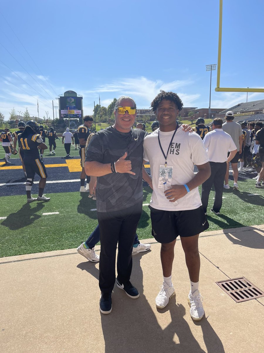 _jfergy's tweet photo. Thank you @CoachSanders96 and Coach Ka’aiohelo for having me today for a game day visit! Had a great time experiencing Broncho football and touring of the place! @RecruitEMHS_FB @Coach__Thomas4 @Coachjmerideth https://t.co/WwNKsJ0SuH