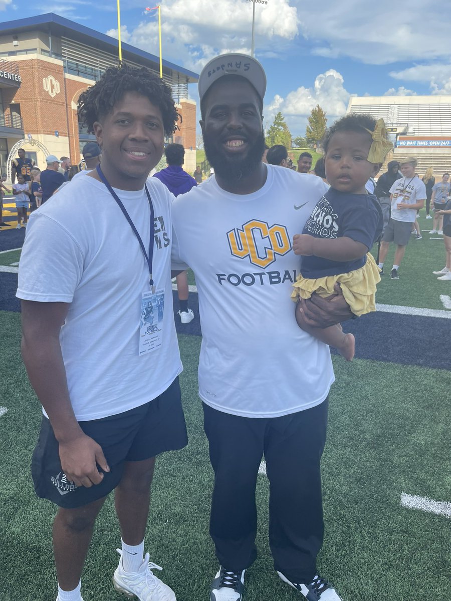 _jfergy's tweet photo. Thank you @CoachSanders96 and Coach Ka’aiohelo for having me today for a game day visit! Had a great time experiencing Broncho football and touring of the place! @RecruitEMHS_FB @Coach__Thomas4 @Coachjmerideth https://t.co/WwNKsJ0SuH