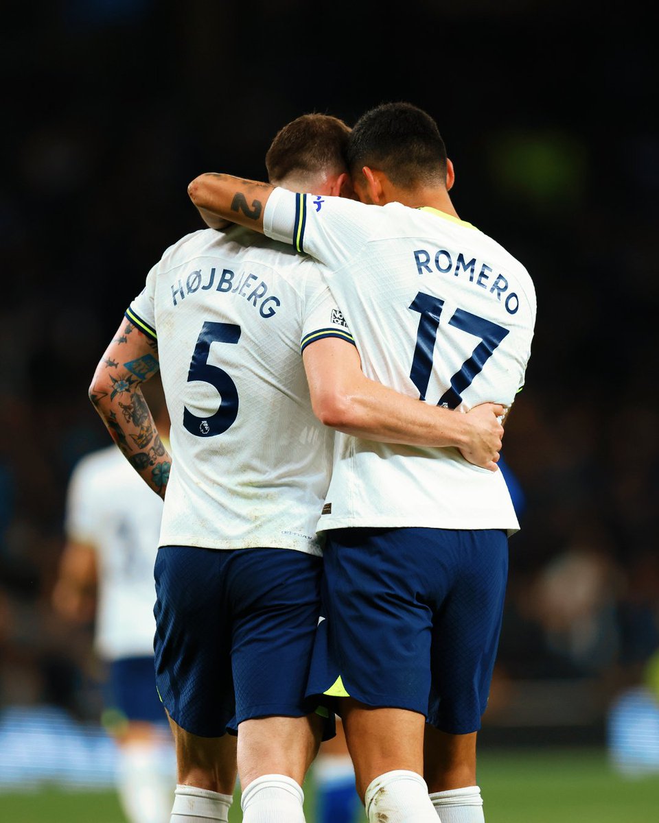 SpursOfficial's tweet photo. Two battlers right here 👇 https://t.co/PBfmMktsOm