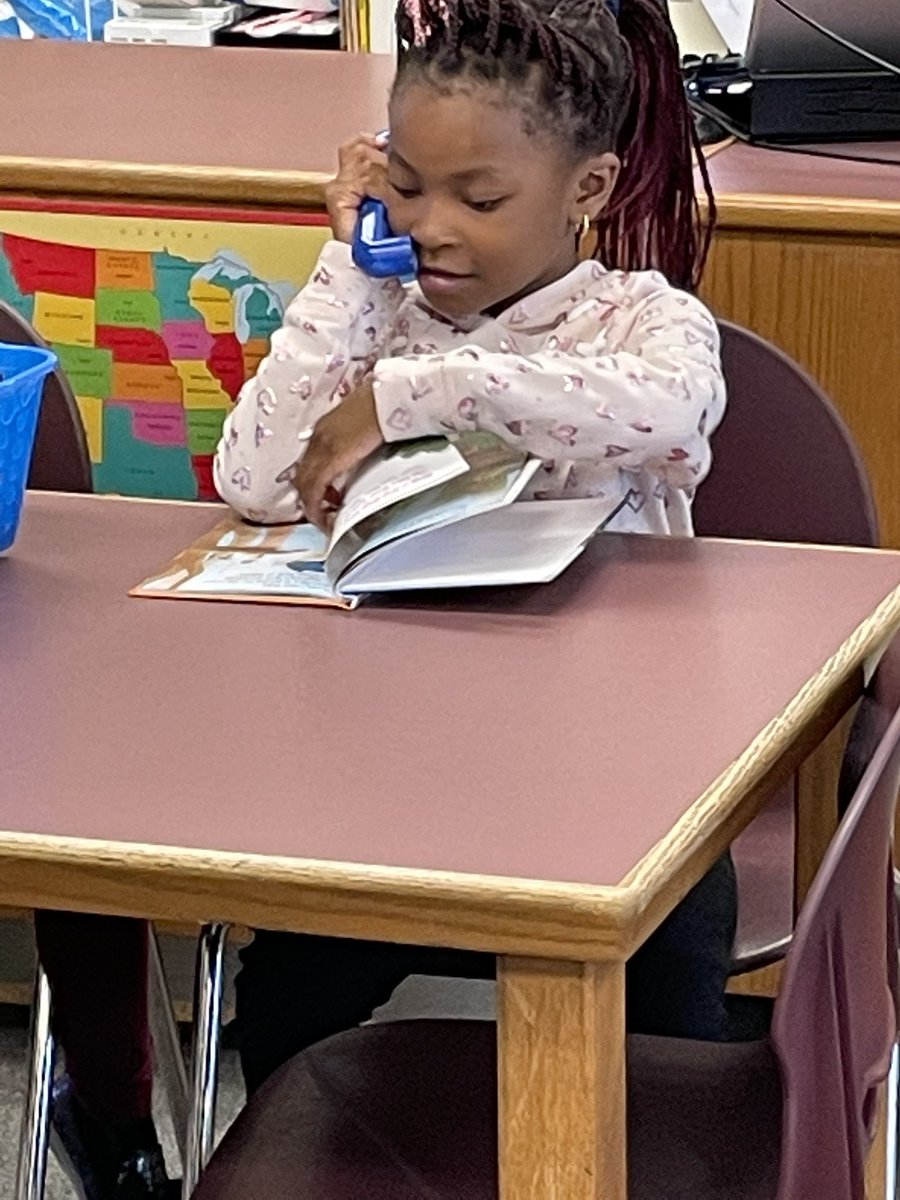 RandELEMLIB's tweet photo. On Fridays we use whisper phones to enjoy reading in Library! @RandallstownE @MsValerioBCPS #bcpslms https://t.co/R5I7CjZOf0