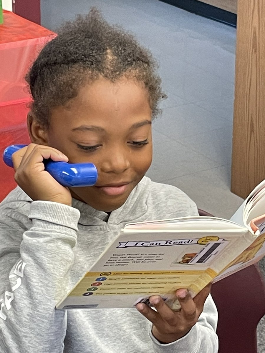 RandELEMLIB's tweet photo. On Fridays we use whisper phones to enjoy reading in Library! @RandallstownE @MsValerioBCPS #bcpslms https://t.co/R5I7CjZOf0