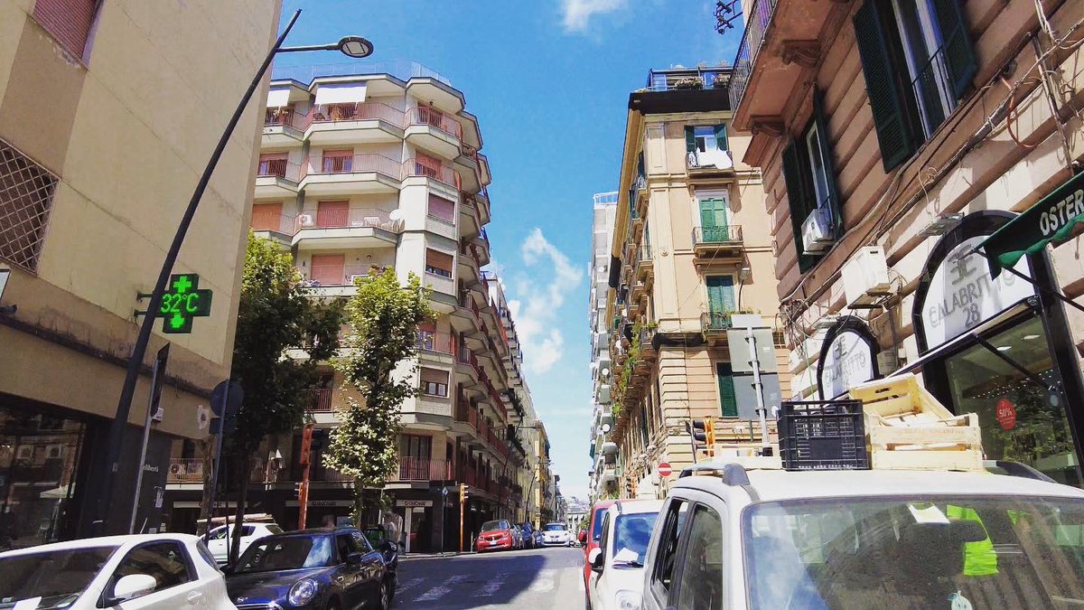 ボンジョルノ🇮🇹
日曜日の朝　#ナポリ　のマンマの味な　#パスタ　の動画どうですか？

気取らない食堂、落ち着く味。
ハウスワインがやたらと旨いんだぃ🍷🤤
イタリア　#とんかつ　コトレッタと相性最高なのよ！

#イタリア  の美味しいもの
#ぼなぺTV よろしくね⬇️⬇️

youtu.be/DwTXTwdvHYA