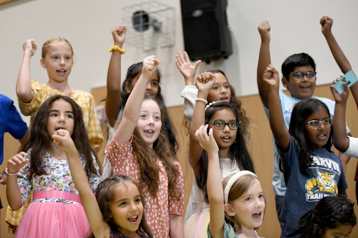 A touching tribute to a #1LISD legend during the <a href="/TarvinES/">Tarvin ES</a> dedication ceremony this morning. 

The school's namesake, Nancy Tarvin, retired in 2016 as the executive director of elementary curriculum after 25 years of service to LISD.

 📷: bit.ly/3rWgRqS