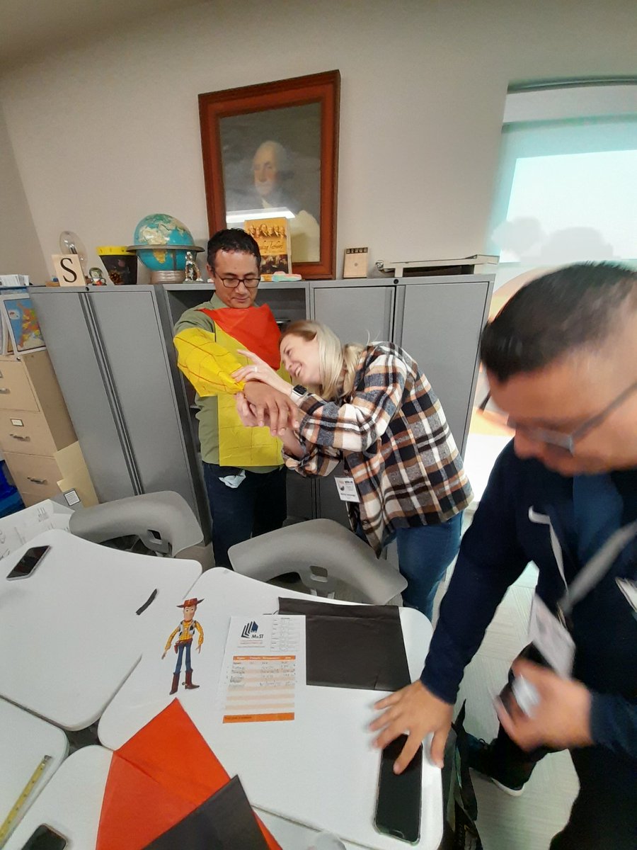 buenosDiaz_sci's tweet photo. Really 💙 our time today at #MINIcast22 there were some great sessions full of learning and great 💡 to take back to #TheRebellion 🧡 my science team is the best and definitely #ForTheValley 🤓 https://t.co/3WdskBDN37