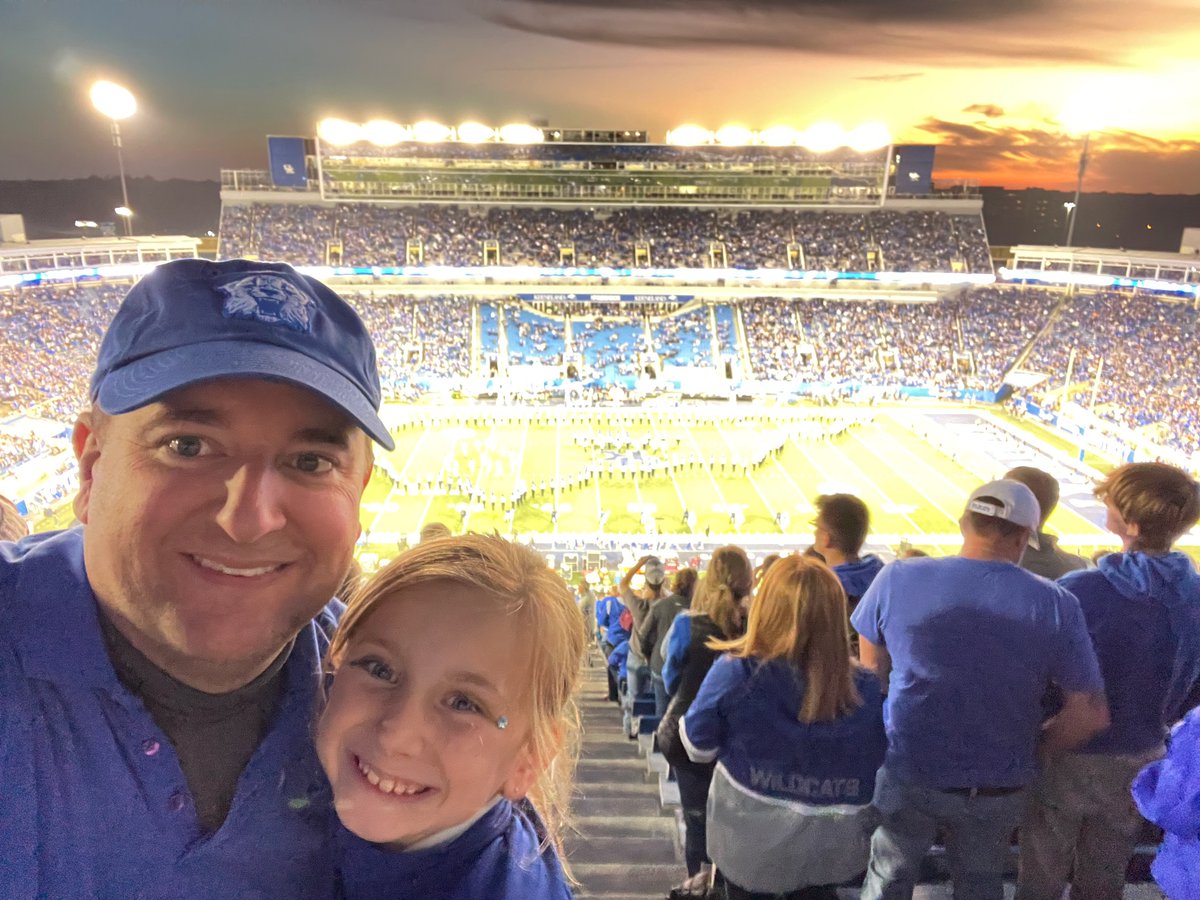 Bestolex's tweet photo. Anna’s first game of the year! Go Cats! #weareuk https://t.co/outfHSTzgV