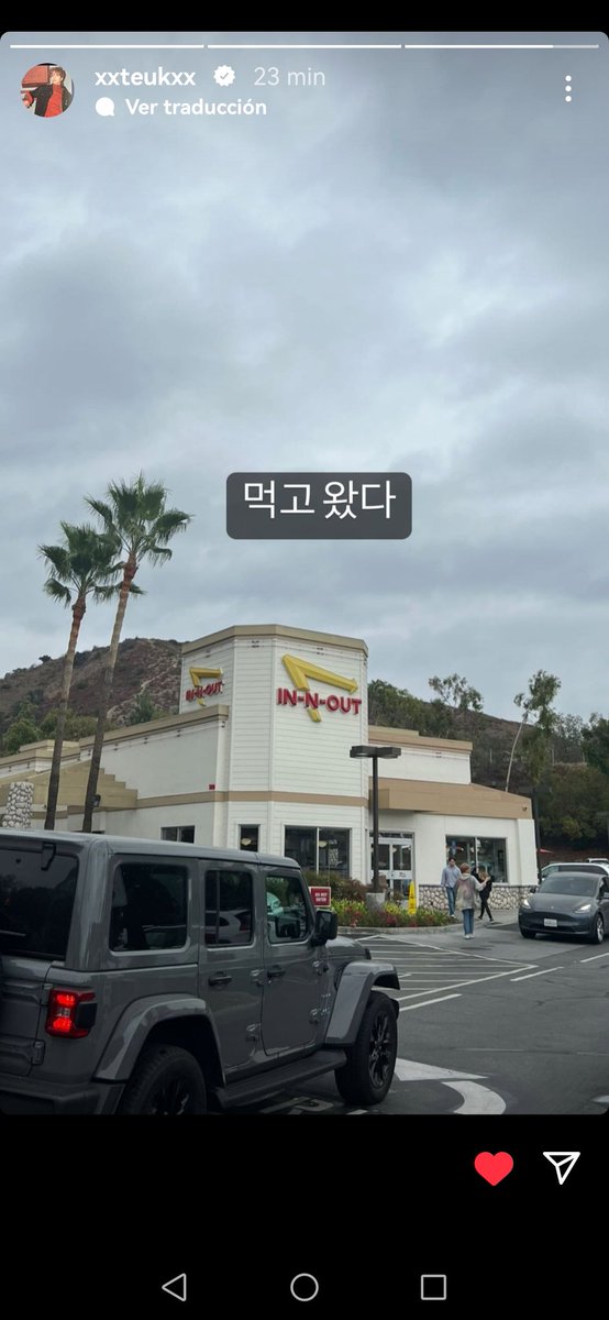 HeenimLoey's tweet photo. Algunas asustadas, otras enojadas y otras más emocionadas por ver a Suju actuar, y mientras tanto Leeteuk fue a comer ✨🥰.
Buen provecho Teuk, adquiere mucha energía.
Lo harás muy bien 😌💕
#SPERJUNIOR #슈퍼주니어 https://t.co/2GOgh28hWM