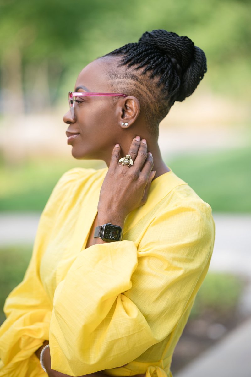 ninaturner's tweet photo. Happy Saturday evening, Twitter 💛🐝💛🐝 https://t.co/e2HrIx6Kx8