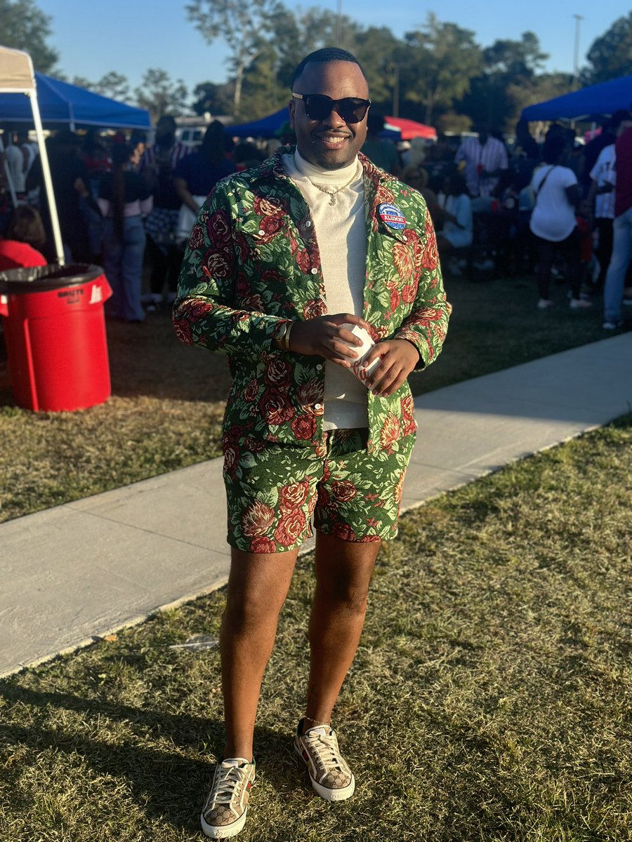 Heir2ItAll's tweet photo. ….heard it was homecoming‼️❤️💙
#USA16 #NotableAlumni https://t.co/V7LJX3H8rf
