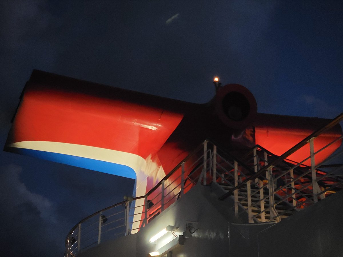 Final sunset of this cruise on the <a href="/CarnivalCruise/">Carnival Cruise Line</a> #CarnivalSpirit, gorgeous skies! Sad to be getting off tomorrow, until the next one!