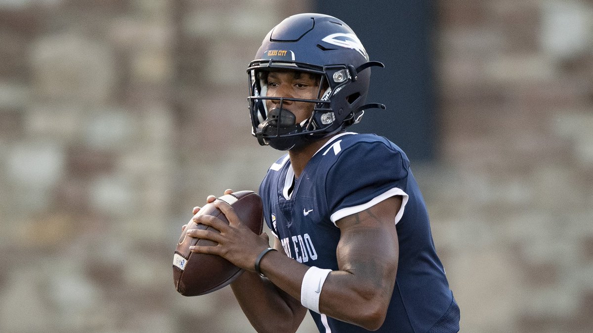 Toledo QB DeQuan Finn vs Kent State • 262 Passing yards 6 TDs • 87 Rushing yards 1 TD