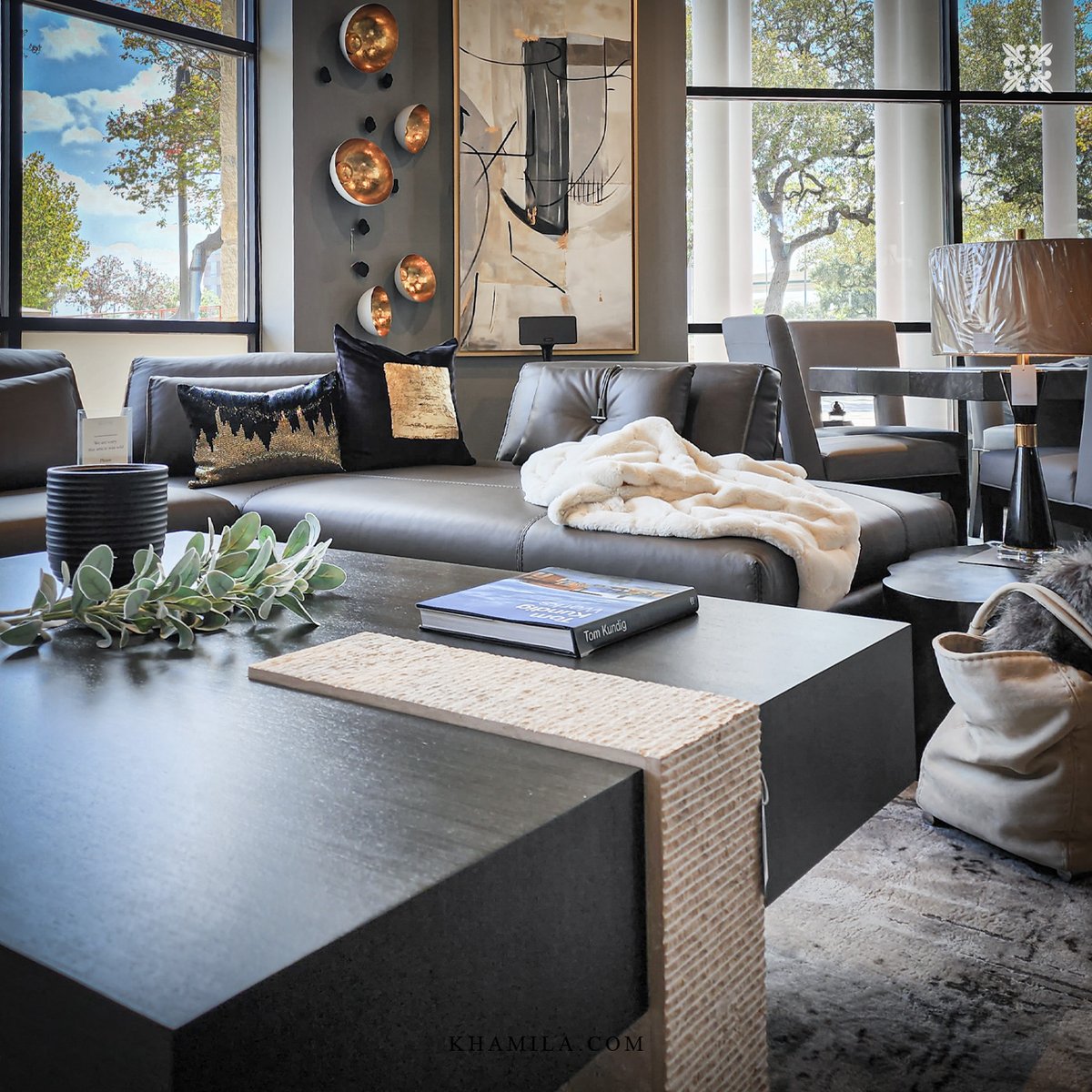 khamila_fb's tweet photo. Unique Living Room Sets for your luxury home.

#livingroom #cocktailtable #coffeetable #leathersectional #furniturestore #furnitureinsanantonio #newhome #furnishing #uniquefurniture https://t.co/hsVf0hqsQE