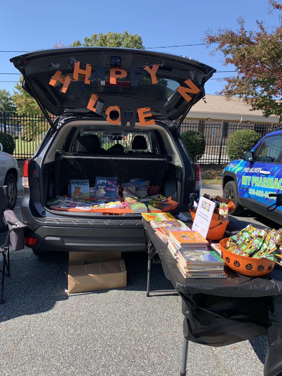beginnings_book's tweet photo. First trunk or treat of the season! Love being able to get books into our community and seeing the children excited to select their favorites @reneewauthor and @jewell_p_rhodes, they loved your books!
#community #literacy #onebookatatime https://t.co/Ol7gj9uCAW