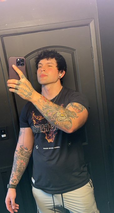 So sweaty https://t.co/Op9vN2juAB