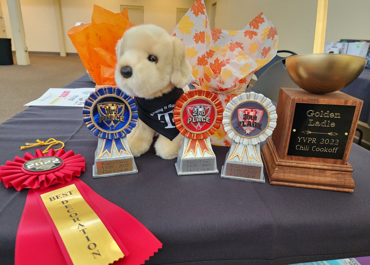 kkgeorge71's tweet photo. Bandon is making sure the awards are secure for YVPR Chili Cook Off.  @JohnStevens_ @MetroMagneto @geoffdean10 @JonFreier https://t.co/wvtqaeyEnX
