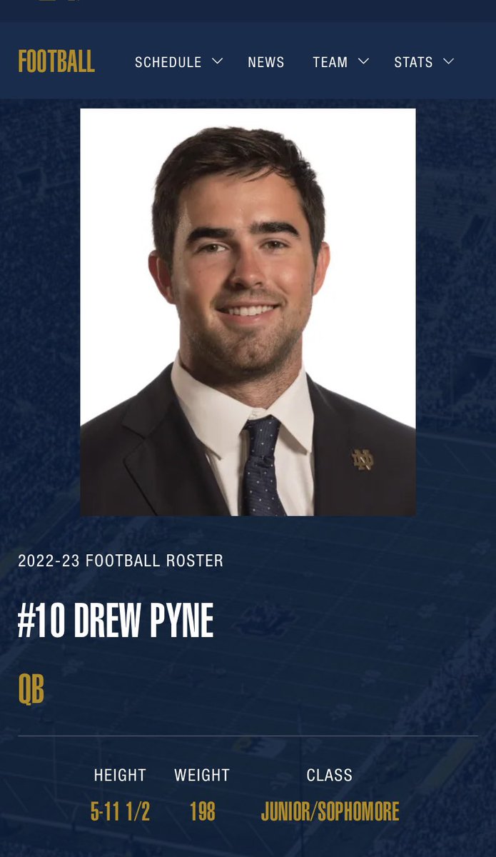 lamore's tweet photo. I 💚 that my Mom (aka The Dot) just called me to ask if I saw QB Drew Pyne cross himself as he came out of the tunnel! Mom: “I like #10… such a good guy!”
💚 #DrewPyne #NotreDame https://t.co/nSeiPG7zE3