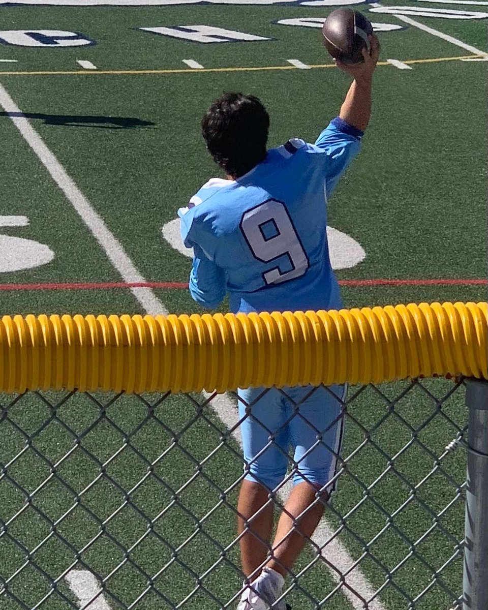 EleniFuiaxis's tweet photo. LIC Bulldogs Shutout Flushing 27-0! 💙🏈💪🏼 #LicFootball #HighSchool #Football #BigWin #LICStrong #GoBulldogs #TeamworkMakesTheDreamWork https://t.co/SIzfEBEEEU