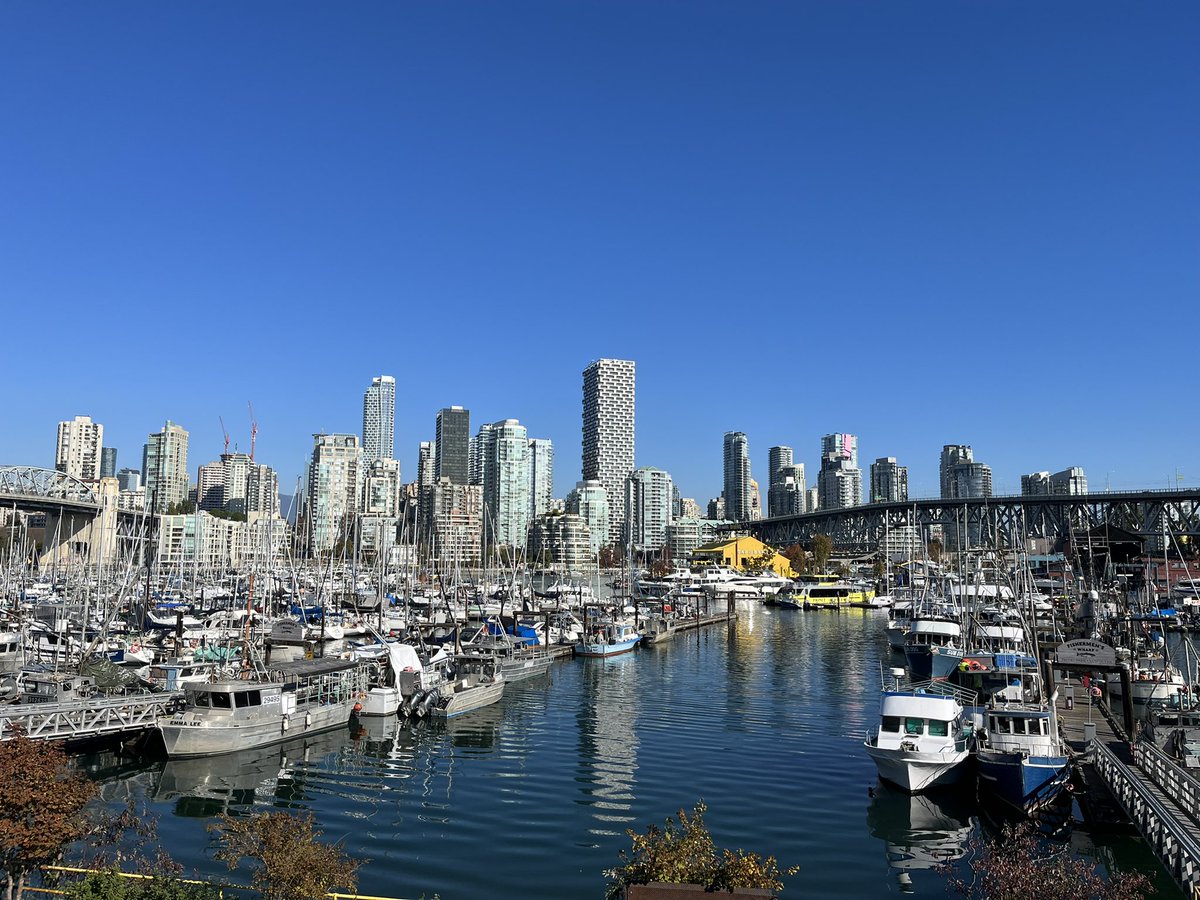 LeslieHurtig's tweet photo. This city. Seriously. 
Also, pssssst, 
@VanWritersFest starts on Monday. 🎉📚🤗 https://t.co/6ISF9Du3Vp