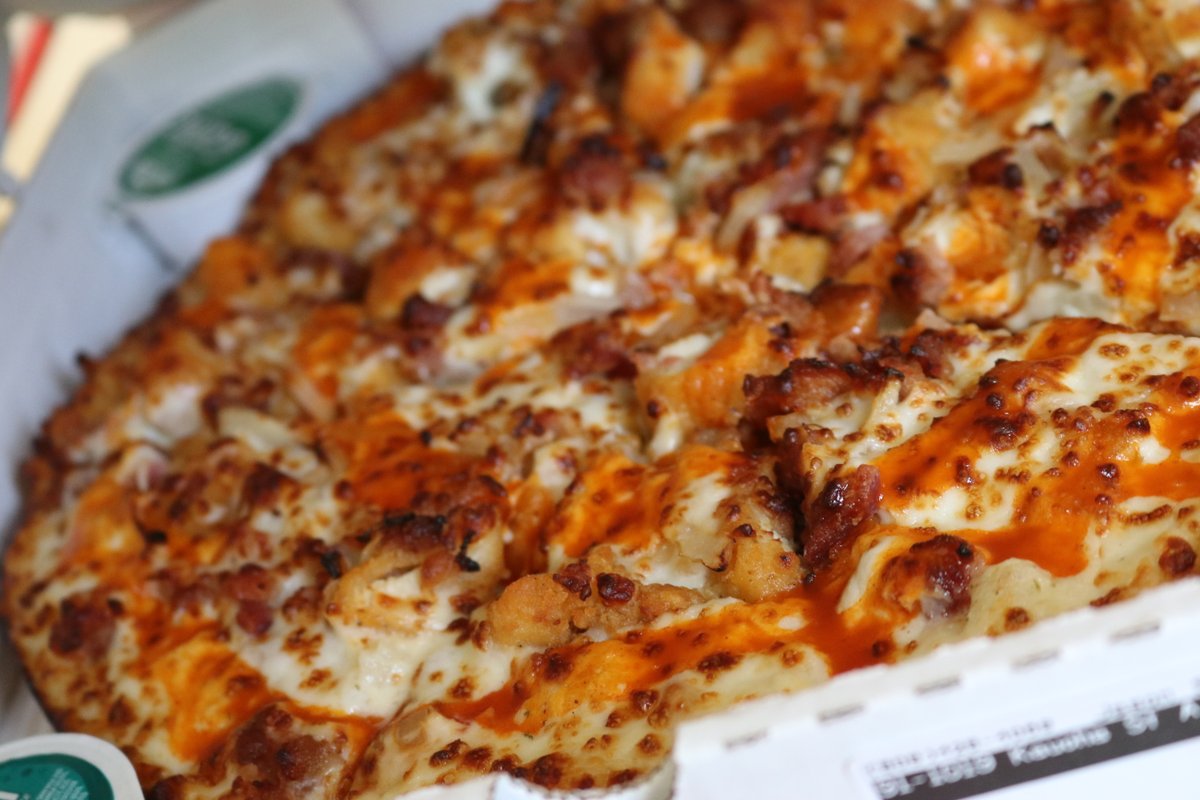 🧠: We have food to cook at home…
❤️: We don’t have pizza though…
🧠: You’re right, let’s order Papa Johns
