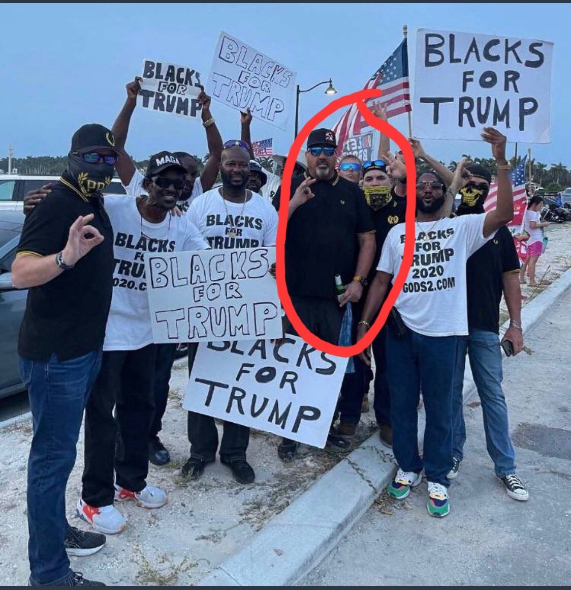 Matthew67773581's tweet photo. @blackintheempir @xboominator @blackintheempir hanging out with the far-right proud boys https://t.co/TJoGSmxbPI