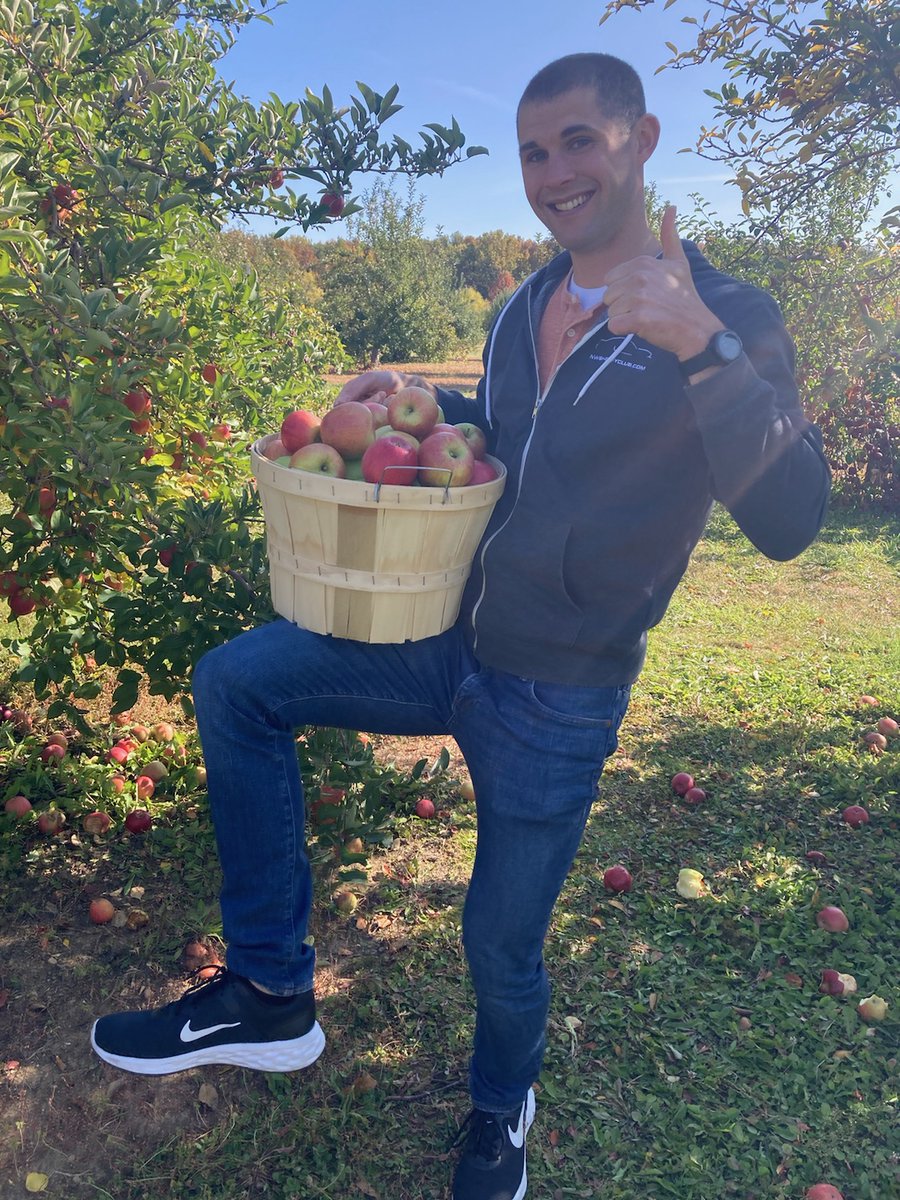 nic_hammann's tweet photo. Not a bad apple in this bunch! #fall #AppleStore https://t.co/lHnzDTaCIx