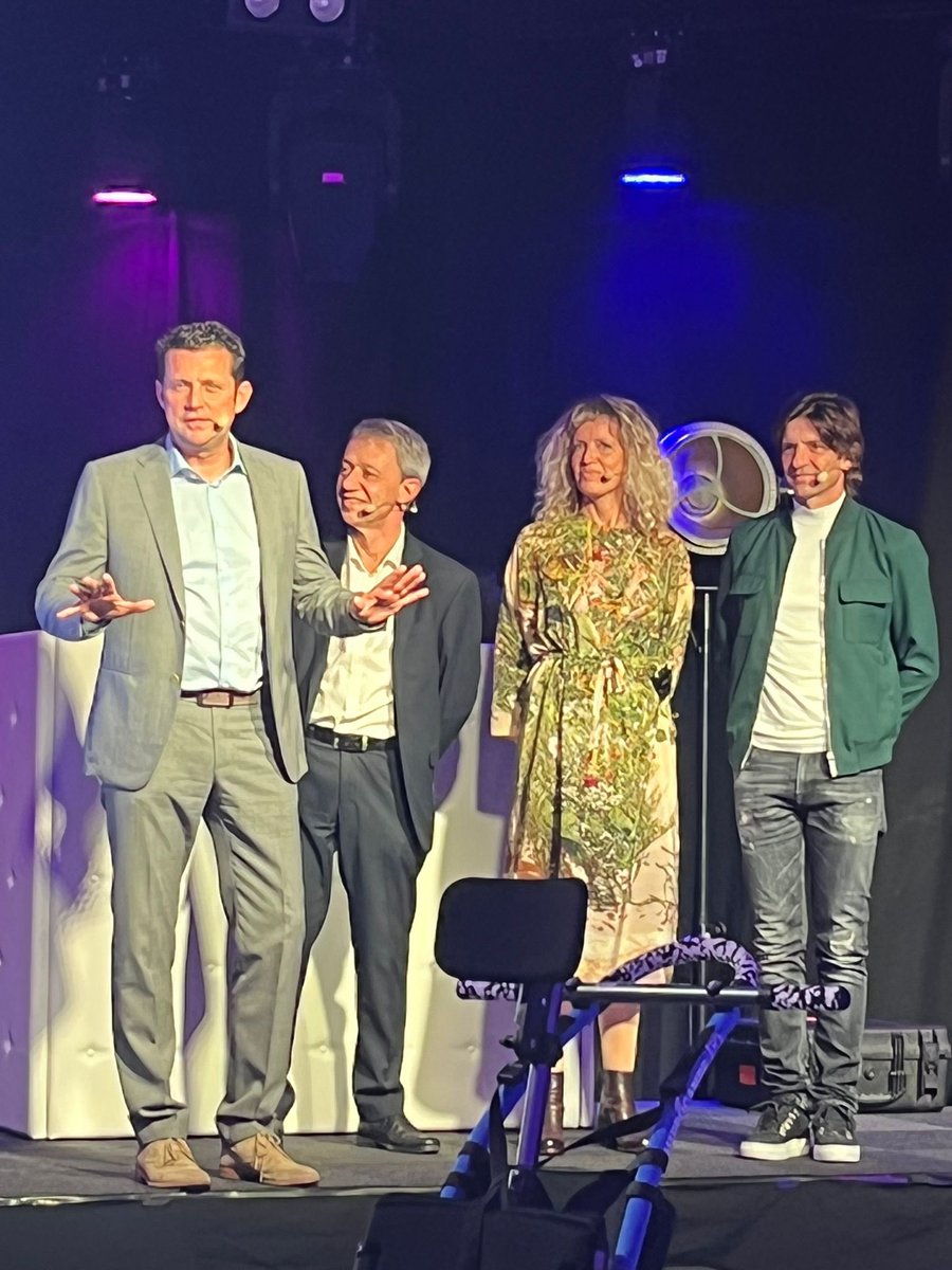 UZGentKRC's tweet photo. Eerste funding is binnen voor ons nieuw prestigieus #it’s me project! Dankzij onze Peters Koen en Nono Wauters en een super event van Kiwanis Aalst! Thx!
Maar liefst 14.000 euro voor onze videoclip…We kunnen nog funding gebruiken …maar heel blij met deze start!#funding#goeddoel https://t.co/nOd1tgwbUJ
