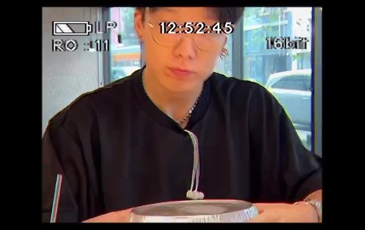 BOBBYL00KS's tweet image. Bobby out in LA ✨️