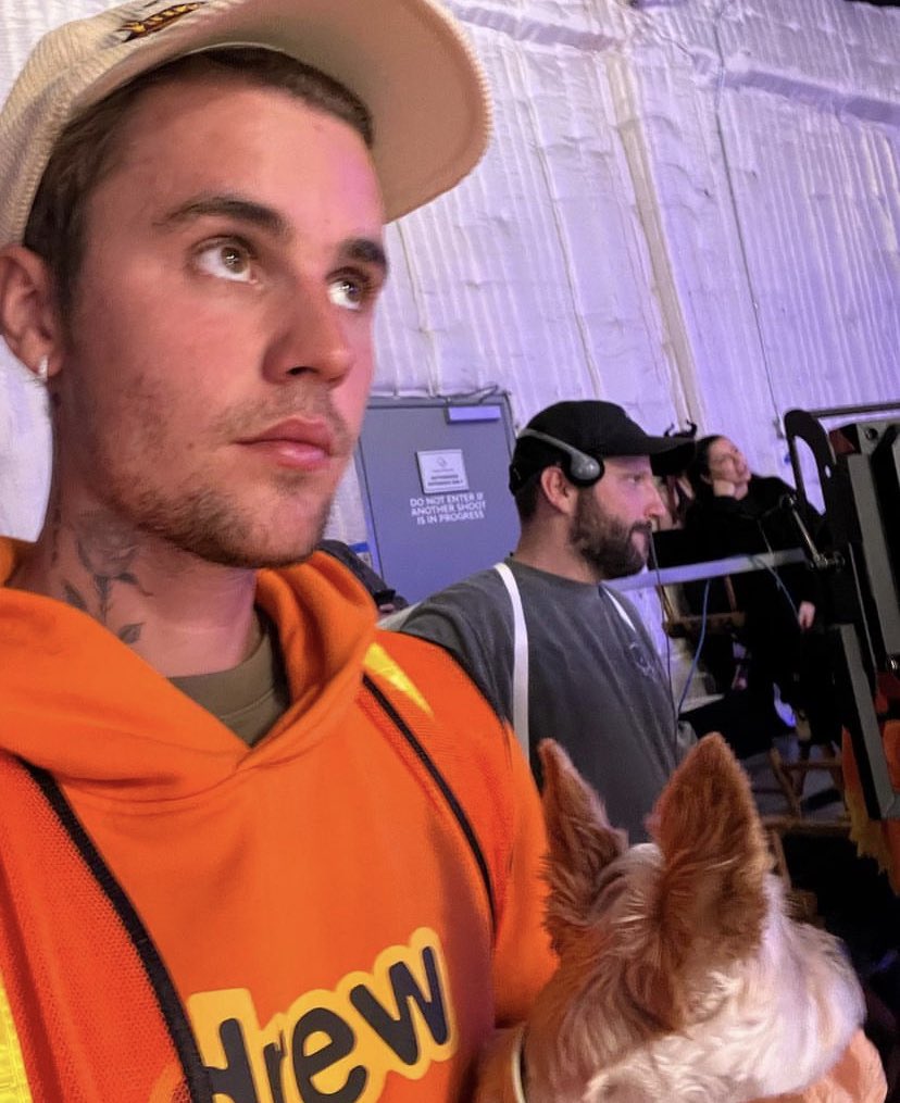 APARECEU! Justin publicou essa selfie no Instagram.