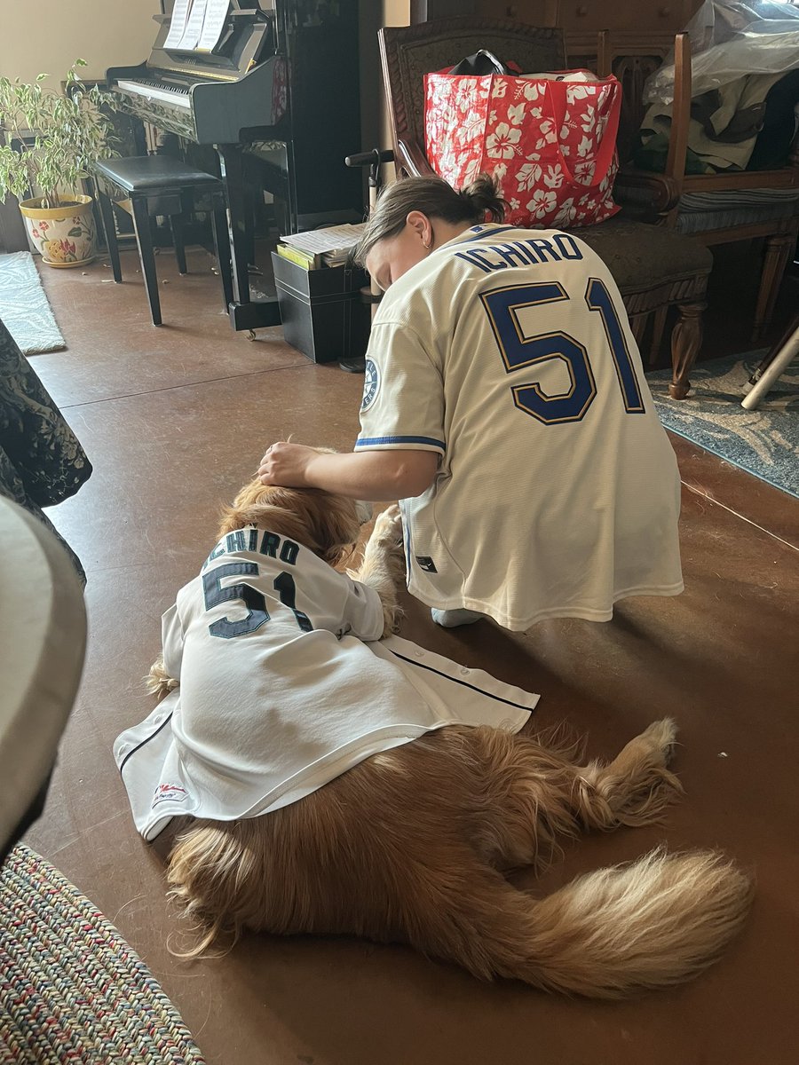 eickerbe's tweet image. channeling some Ichiro-level magic and a Mariner’s win #seausrise @Mariners