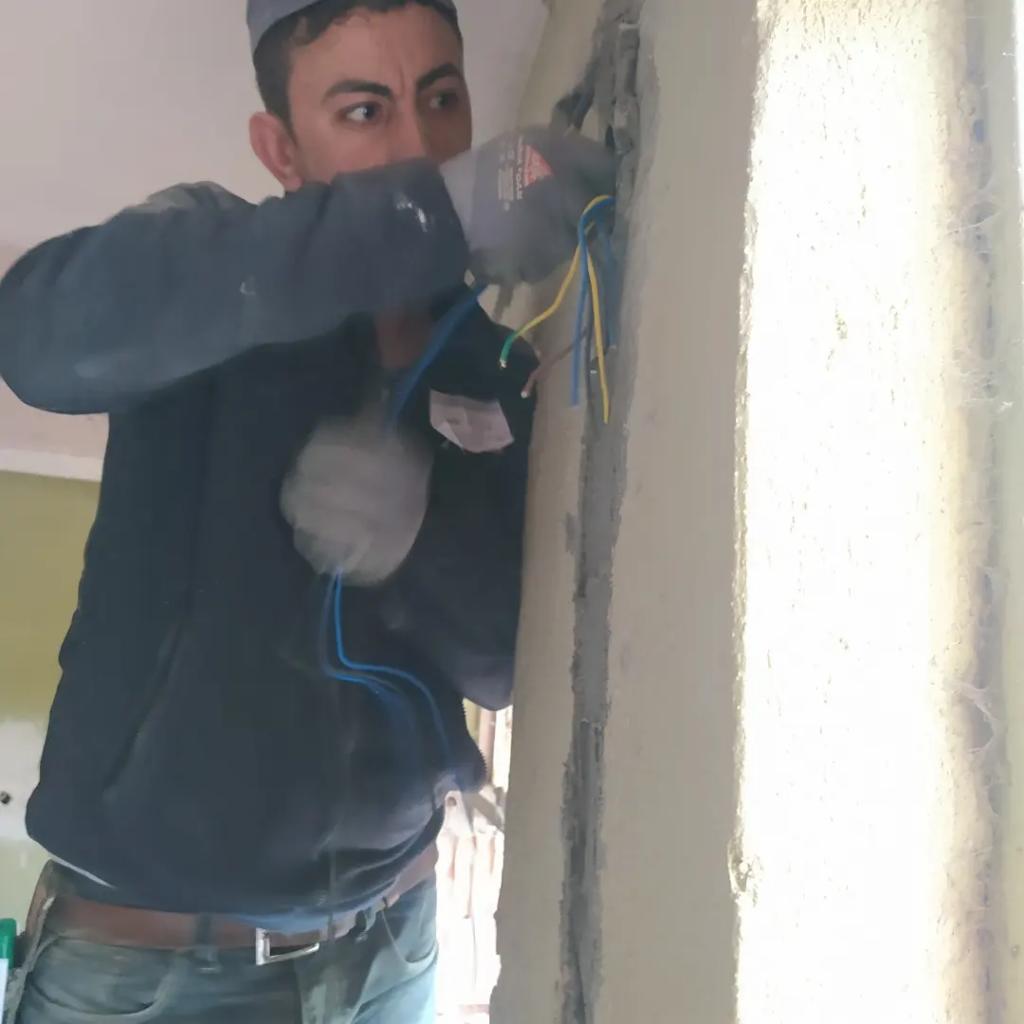 BanazEgitim's tweet photo. Elektrik Tesisatları ve Pano Montörlüğü Kalfalık sınavından. https://t.co/Q72RLZsafN
