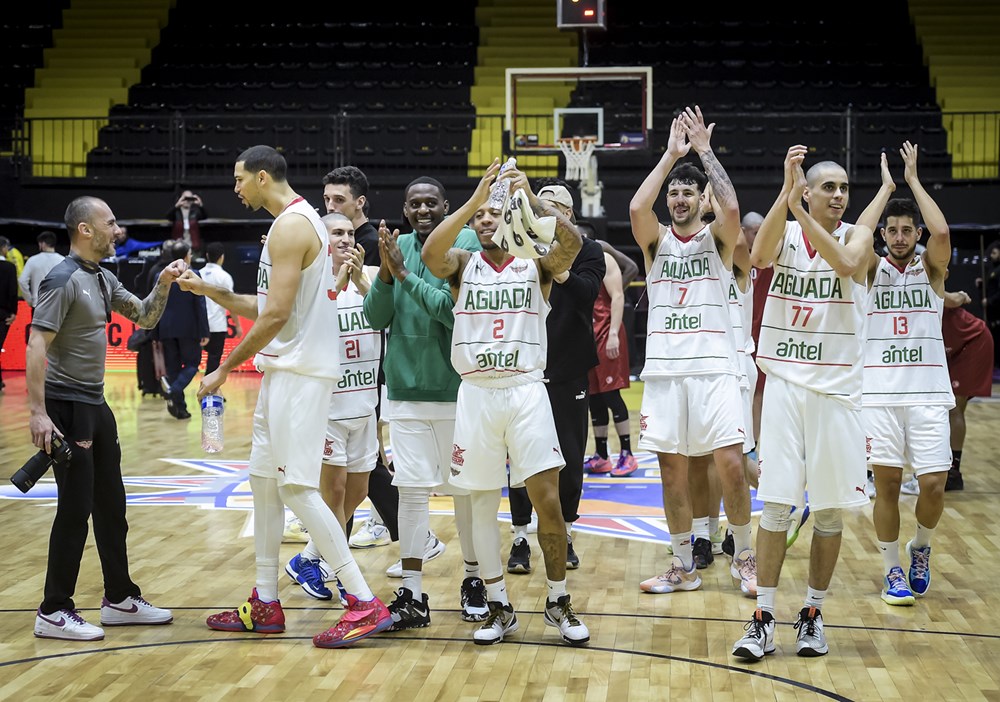 <a href="/LSbaloncesto/">Liga Sudamericana</a> | Aguada 🇺🇾 logró un cómodo triunfo por 87-70 ante Leones de Quilpué 🇨🇱 y se clasificó para los cuartos de final. La quemó toda <a href="/TheoMetzger7/">Theo Metzger</a> con 24 puntos, 6 rebotes y un infernal 7/9 en triples. <a href="/EVargas30/">Eloy Camacho-Vargas</a> 16pts, 13reb y 4as. #Adams 14pts y 4reb (5/8 en dobles)