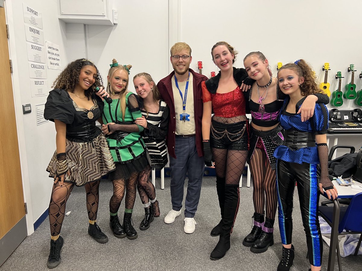 chateaumurph's tweet photo. What a testament to @CN_PerformArts for what was one of the finest school productions. Slightly biased but the energy, choreography and musical talent was truely fantastic. Congratulations to all involved, especially the chosen @sixthemusical. So proud….. https://t.co/fdHmJhSUNk