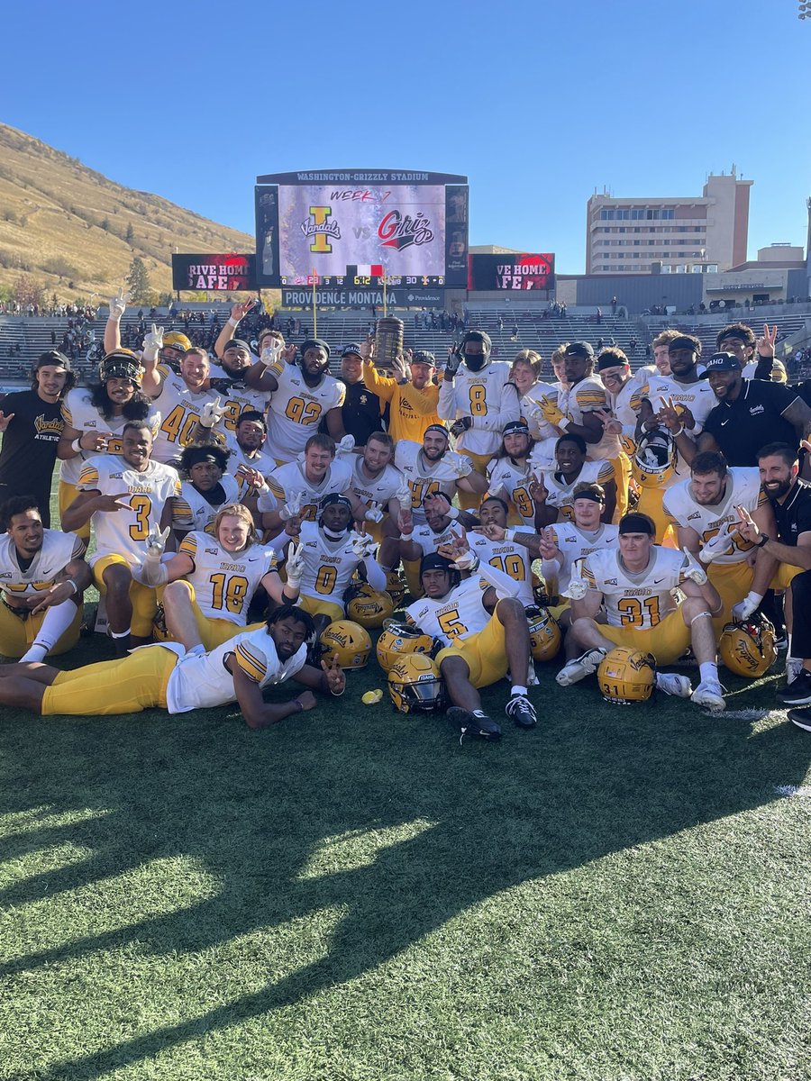 I’ll ride with these boys ‼️💛🖤 Great day to be a vandal!