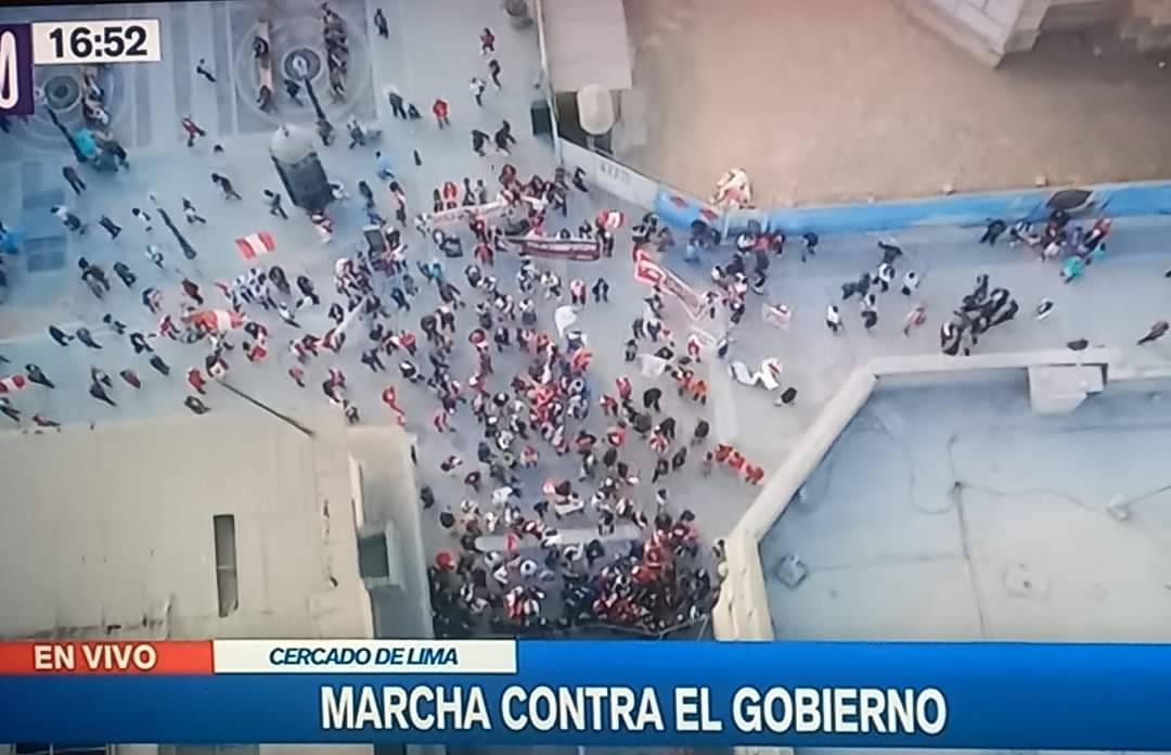 slizana25's tweet photo. Marcha Multitudinaria contra el gobierno 🤣🤣🤣😝😝😝😝 @canalN_  #ConchuMarcha https://t.co/snQTTVUeV0