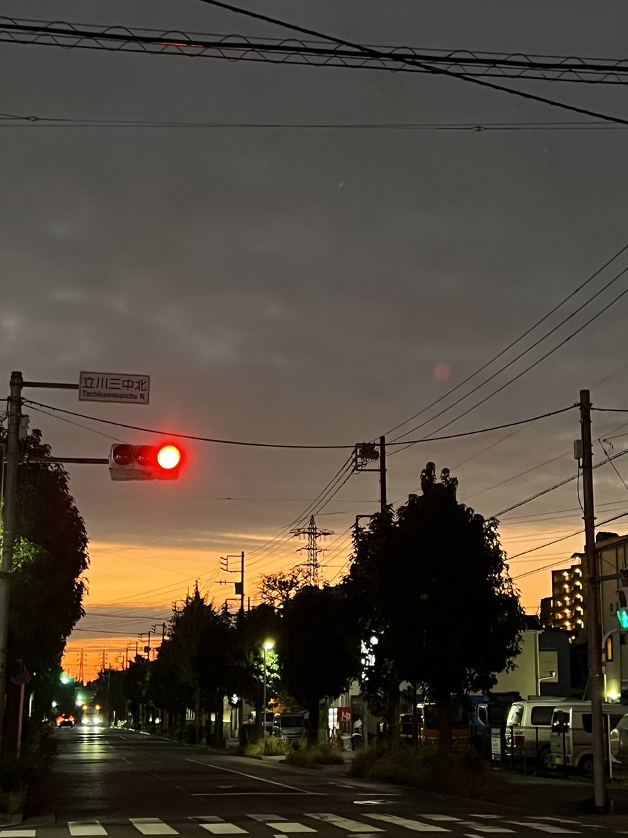 yako444's tweet photo. 昨日の夕焼けからの朝焼け。
今日もありがとうから今日もよろしく。
その繰り返しができることにありがとう🙏 https://t.co/Cd5prRlIwS