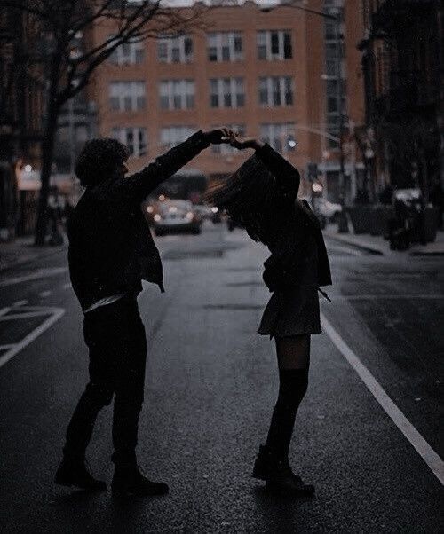 adalidlandaa's tweet photo. Cuando Damián Fox dijo:
"— En un mundo donde nadie se fijaba 
en mí,ella me notó."

Describió mi relación soñada<33 https://t.co/kIrCeKrvpu