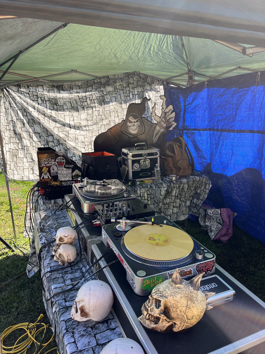 DjShredder's tweet photo. Awesome day spinning horror records at The Four Brother’s Drive-In Bizarre Bazaar vendor fair https://t.co/Z4UDmZ29ky