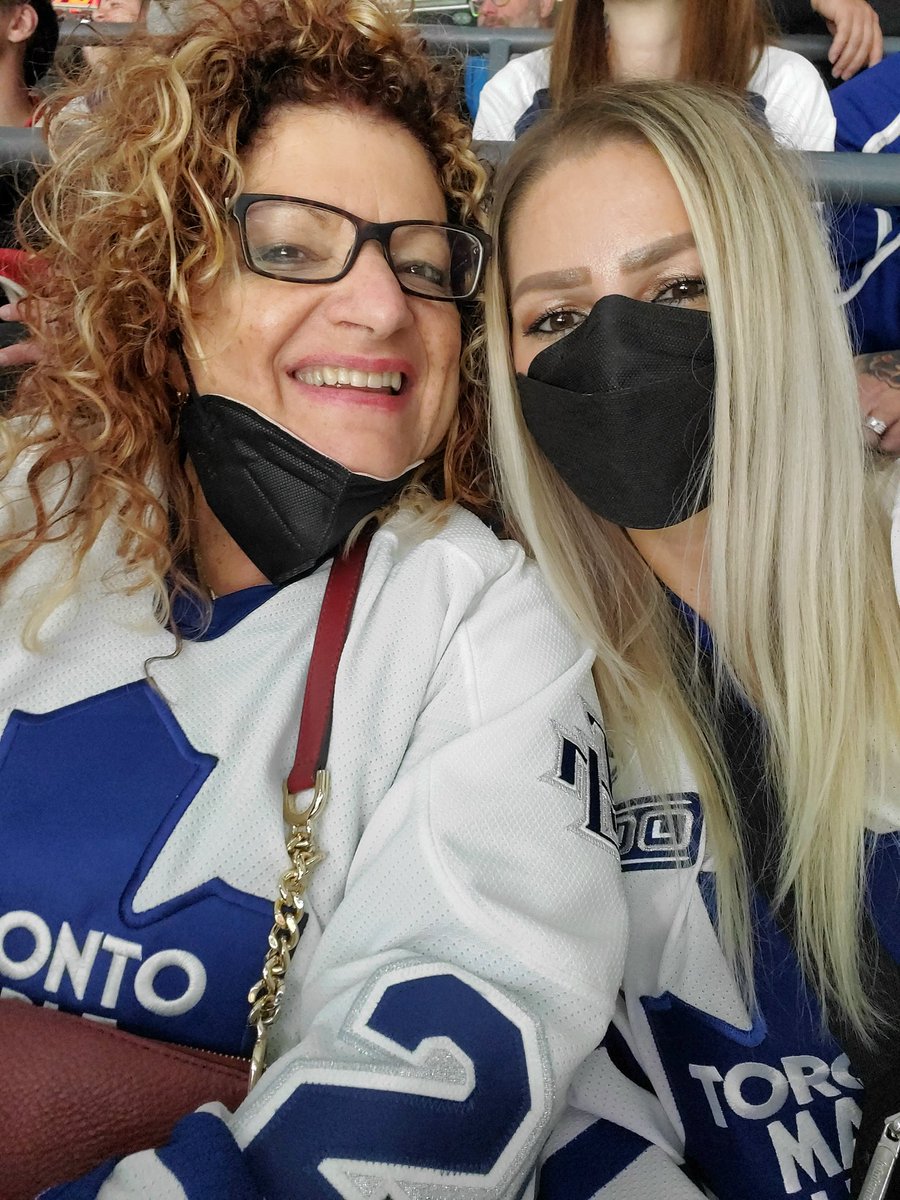 AlesandraD14's tweet photo. #leafsforever game with my Mama! https://t.co/MqPEA9PJEL
