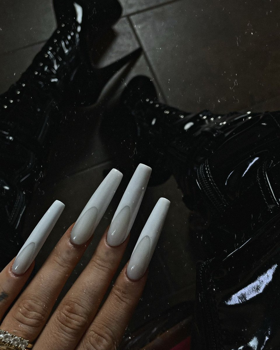 Would you rather have sex with your wife or pay me while begging to lick my boots clean...You already know paying me is your sex life! linktr.ee/rebeccamaddenn