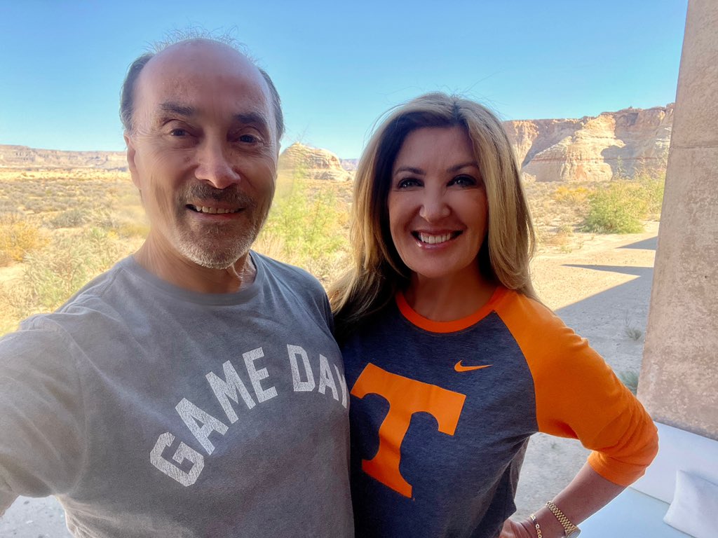 TheLeeGreenwood's tweet photo. We love you @Vol_Football ! Itโs a great day to be a #TNVol #VFL #GBO https://t.co/YIEo0KHgB6