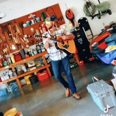 SeansandersOFC's tweet photo. #NewProfilePic https://t.co/MpvLnleXKu