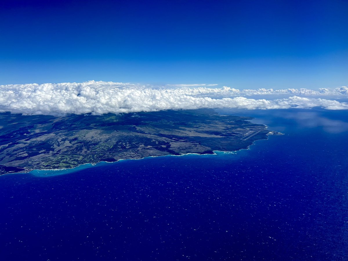 And we’ve landed!!! Kona gorgeous even from high above #RRS2022 <a href="/RRS_RadRes/">Radiation Research Society</a>