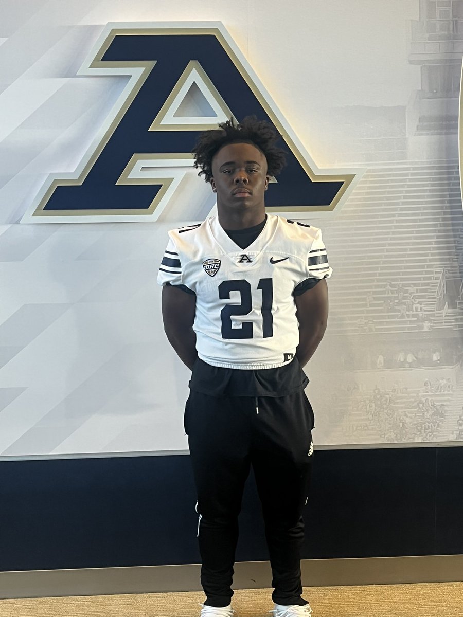 TreytonMackey's tweet photo. Great Time At Akron U Today Got To Tour Their Campus and Facilities and got to Experience Game Day @zipsfb @SamPopper_ https://t.co/lvtNI4Ssvu