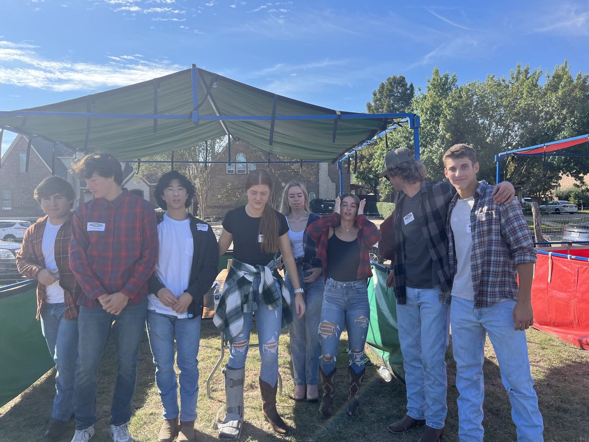 ⁦<a href="/gvineNHS2023/">Grapevine NHS</a>⁩ ⁦<a href="/GCISD/">Grapevine-Colleyville ISD</a>⁩ So great to see all you NHS Mustangs out  at Nash Farm today! #proudteacher