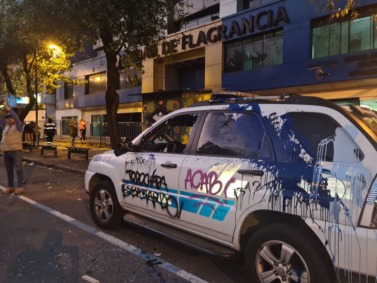 frederickartyom's tweet photo. @socialholico ¿Qué pasó acá?. Qué raro verlo preocupado por la policía. Cuando secuestraron y agredieron policías en los paros no decías nada. #FatCheque https://t.co/RdSrveIR82
